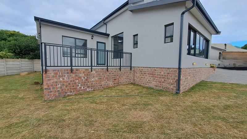 4 Bedroom Property for Sale in Stilbaai Wes Western Cape